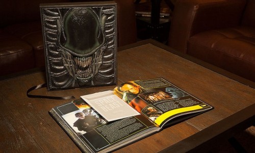 “ Weyland-Yutani Corporation ”  异形主题珍藏版书籍